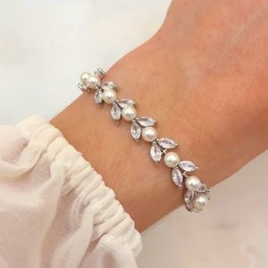 Sydney Pearl Bracelet By Dareth Colburn